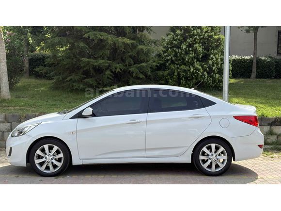 Sahibinden Hyundai Accent Blue 1.6 CRDI Mode Plus 2017 Model  162.000 km Beyaz
