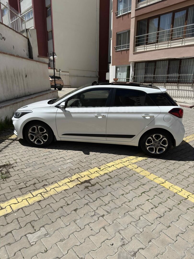 Sahibinden Hyundai i20 1.4 MPI Elite Smart 2019 Model Ankara 149.000 km Beyaz 5