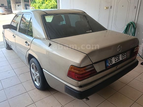 Galeriden Mercedes - Benz E 200 1987 275.000 TLAntalya