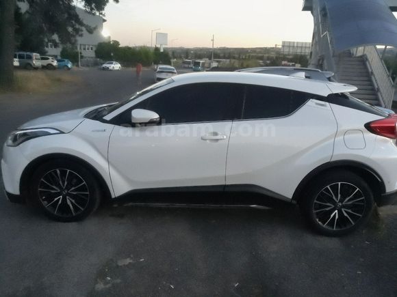 Sahibinden Toyota C-HR 1.8 Hybrid Diamond 2017 Model