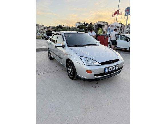Sahibinden Hasar kayıtsız Ford Focus 1.6 Ambiente 2000 Model 