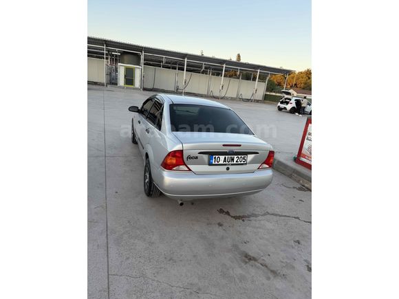 Sahibinden Hasar kayıtsız Ford Focus 1.6 Ambiente 2000 Model 