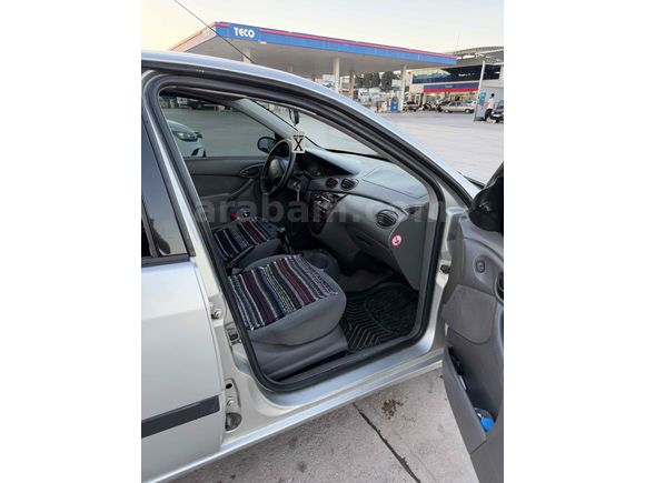 Sahibinden Hasar kayıtsız Ford Focus 1.6 Ambiente 2000 Model 
