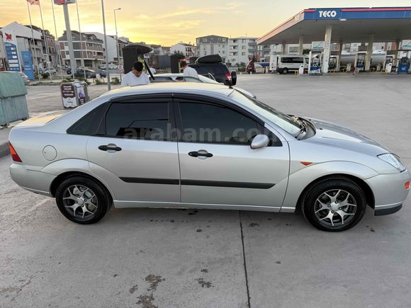 Sahibinden Hasar kayıtsız Ford Focus 1.6 Ambiente 2000 Model 