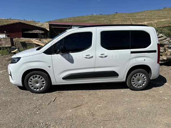 Sahibinden Opel Combo 1.5 CDTI Essentia 2024 Model 