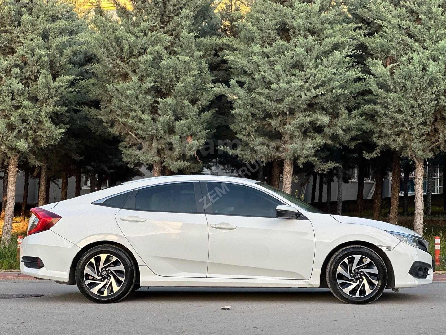 Galeriden Honda Civic 1.6i VTEC Eco Elegance 2016 Model Ankara 85.000 km Beyaz 6
