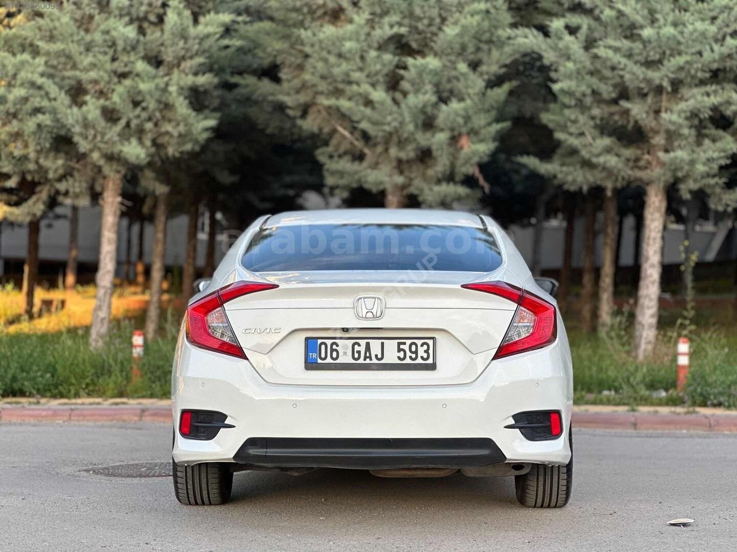 Galeriden Honda Civic 1.6i VTEC Eco Elegance 2016 Model Ankara 85.000 km Beyaz 4