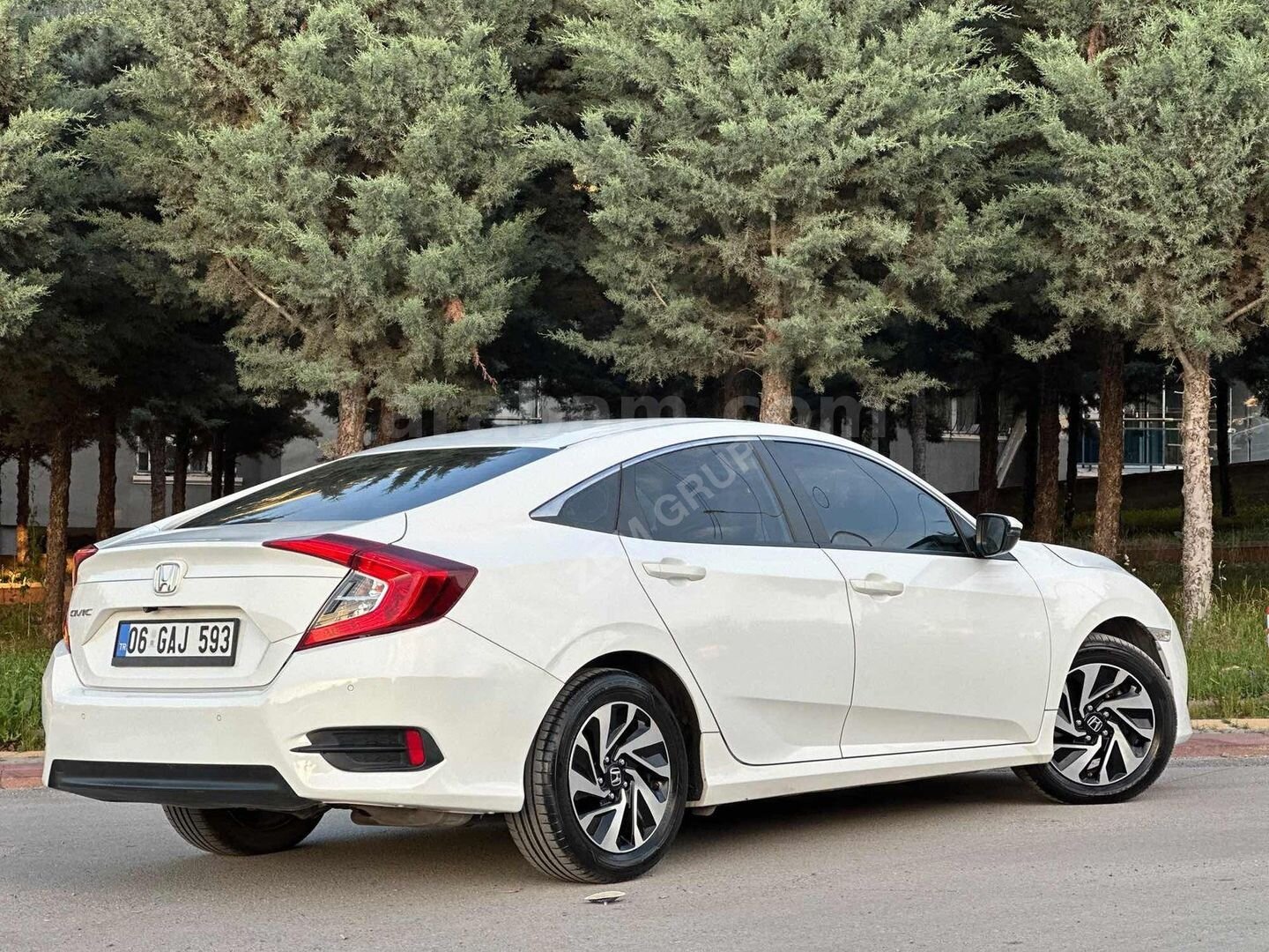 Galeriden Honda Civic 1.6i VTEC Eco Elegance 2016 Model Ankara 85.000 km Beyaz 5
