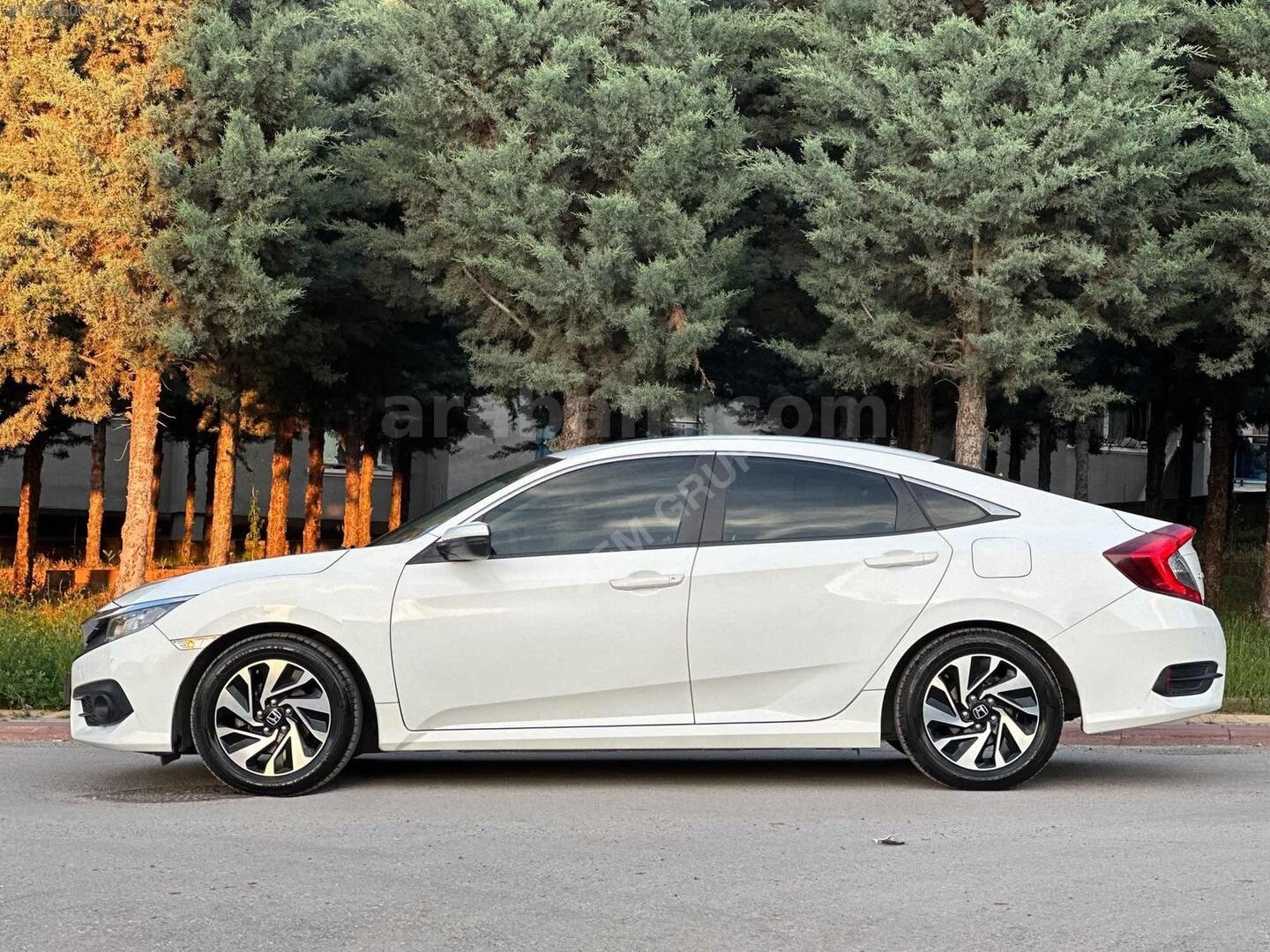 Galeriden Honda Civic 1.6i VTEC Eco Elegance 2016 Model Ankara 85.000 km Beyaz 2