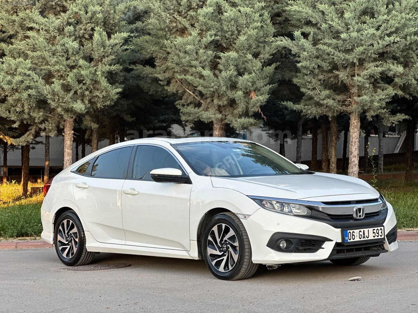 Galeriden Honda Civic 1.6i VTEC Eco Elegance 2016 Model Ankara 85.000 km Beyaz 7