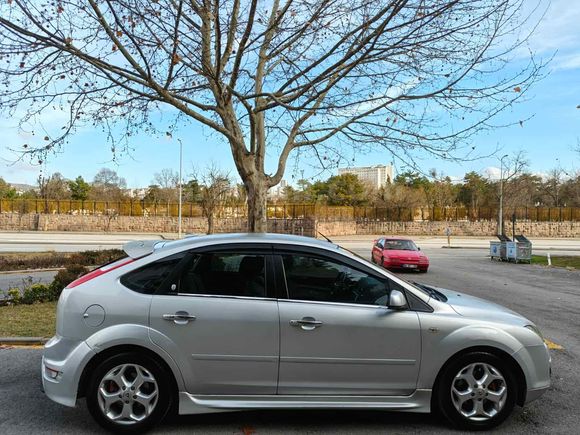 Sahibinden Ford Focus 1.6 Ghia 2005 Model 