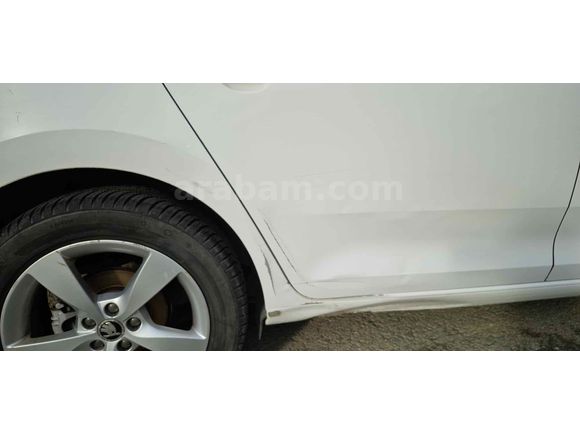 Sahibinden Skoda Rapid 1.6 CR TDI Spaceback Elegance 2014 Model 