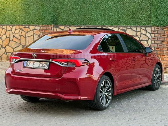 Sahibinden Toyota Corolla 1.5 Flame X-Pack 2023 Model  5.600 km Bordo