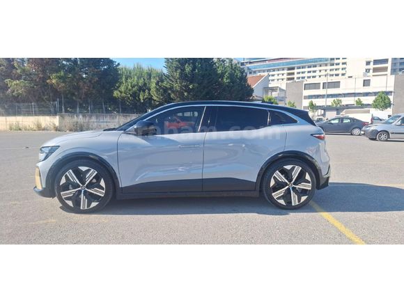 Sahibinden Renault Megane E-Tech Iconic 2024 Model