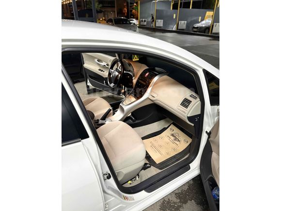 Sahibinden Toyota Auris 1.4 D-4D Comfort Extra 2011 Model  167.000 km Beyaz