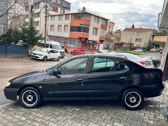 Sahibinden Renault Megane 2.0 RXE 1999 Model 