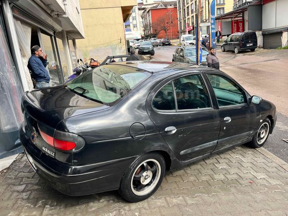 Sahibinden Renault Megane 2.0 RXE 1999 Model 