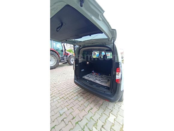 Sahibinden Ford Tourneo Courier 1.5 EcoBlue Titanium 2025 Model