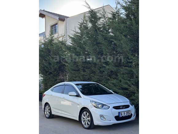 Sahibinden Hyundai Accent Blue 1.4 CVVT Mode Plus 2013 Model 