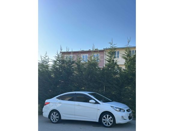 Sahibinden Hyundai Accent Blue 1.4 CVVT Mode Plus 2013 Model 