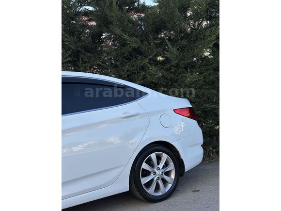 Sahibinden Hyundai Accent Blue 1.4 CVVT Mode Plus 2013 Model 