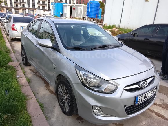 Sahibinden Hyundai Accent Blue 1.6 CRDI Biz 2012 Model  233.000 km Gri (Gümüş)