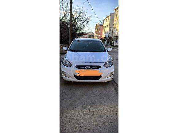 Sahibinden Hyundai Accent Blue 1.6 CRDI Mode 2014 Model  121.000 km Beyaz