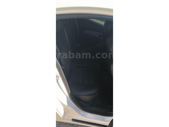 Sahibinden Chevrolet Cruze 1.6 Design Edition 2011 Model  233.000 km Beyaz