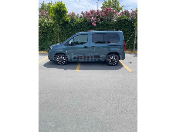 2025 OPEL COMBO ULTIMATE CAM TAVAN HATASIZ 18.000 KM EMSALSİZ