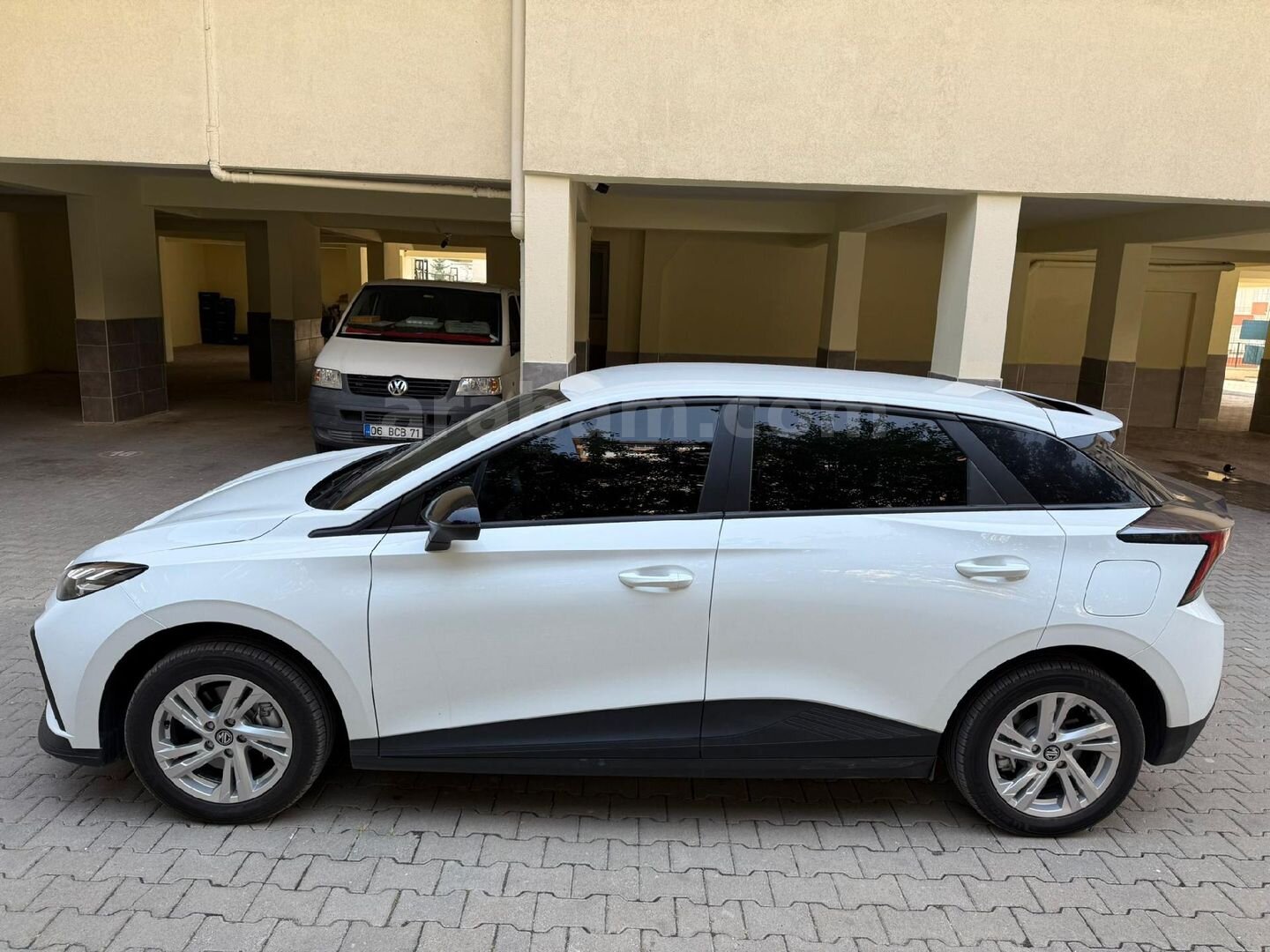 Sahibinden MG MG4 Comfort 2023 Model Sinop 70.000 km Beyaz 3