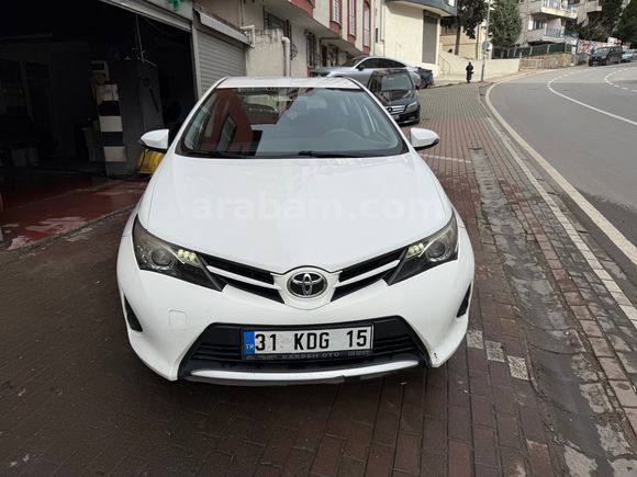 Sahibinden Toyota Auris 1.33 Life 2014 Model 