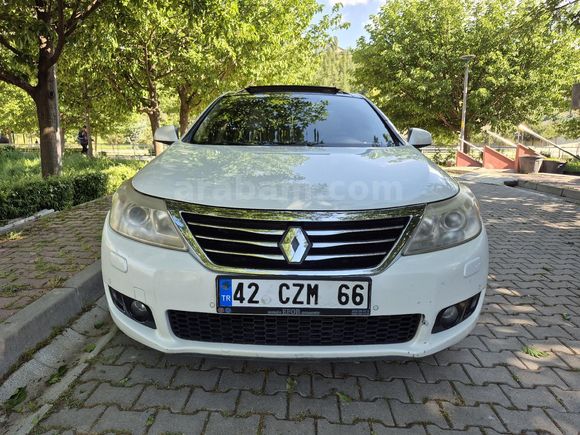 DEĞİŞENSİZ BOYASIZ Renault Latitude 2.0 dCi Executive full+full Dolu Cam tavan Masajlı bej deri elektrikli koltuk 2011 model 270 bin km sedefli beyaz