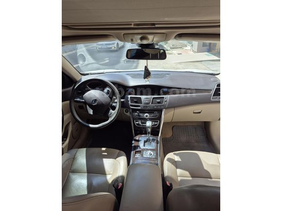 DEĞİŞENSİZ BOYASIZ Renault Latitude 2.0 dCi Executive full+full Dolu Cam tavan Masajlı bej deri elektrikli koltuk 2011 model 270 bin km sedefli beyaz