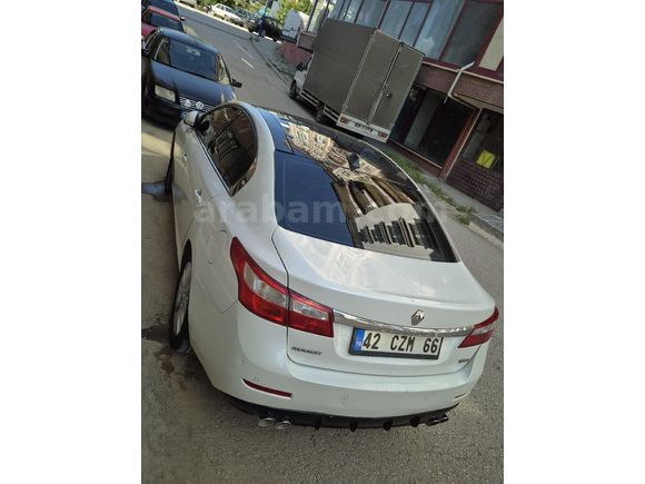 DEĞİŞENSİZ BOYASIZ Renault Latitude 2.0 dCi Executive full+full Dolu Cam tavan Masajlı bej deri elektrikli koltuk 2011 model 270 bin km sedefli beyaz