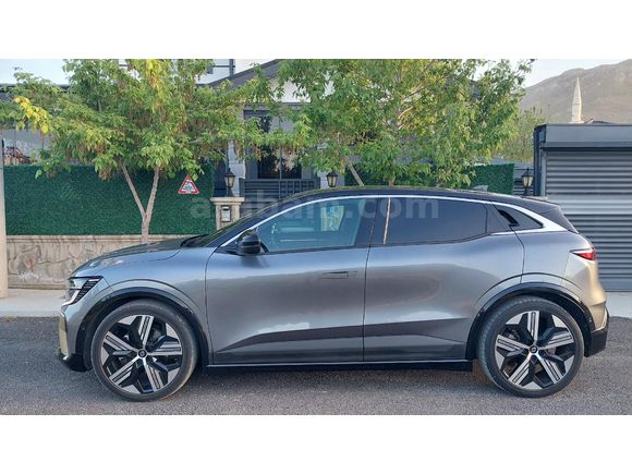 2024 Renault Megane E-Tech Iconic 30 bin km de