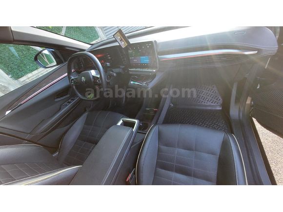 2024 Renault Megane E-Tech Iconic 30 bin km de