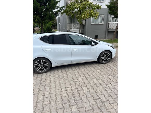 Sahibinden Kia Ceed 1.6 CRDi Premium 2013 Model