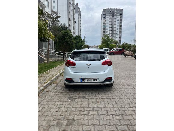 Sahibinden Kia Ceed 1.6 CRDi Premium 2013 Model