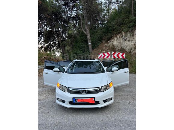 Sahibinden Honda Civic 1.6 Elegance 2012 Model  225.000 km Beyaz