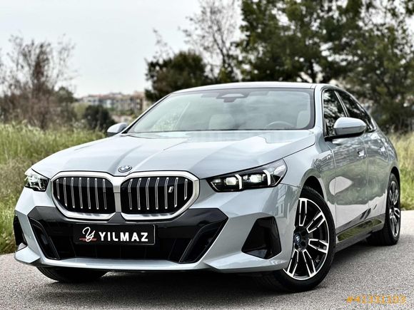 2024 BMW i5 eDrive40 M Sport Brooklyn Grey İçi Fildişi BOYASIZ