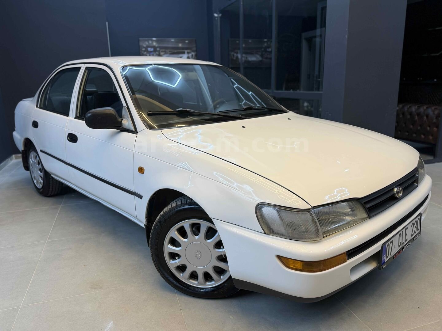 Galeriden Toyota Corolla 1.6 GLi 1998 Model Antalya 305.000 km Beyaz 4