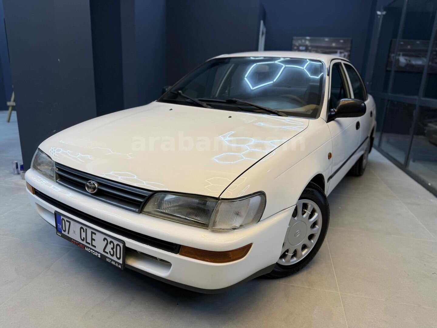 Galeriden Toyota Corolla 1.6 GLi 1998 Model Antalya 305.000 km Beyaz 3