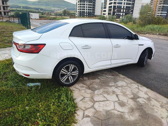 Sahibinden Renault Megane 1.3 TCe Touch 2023 Model