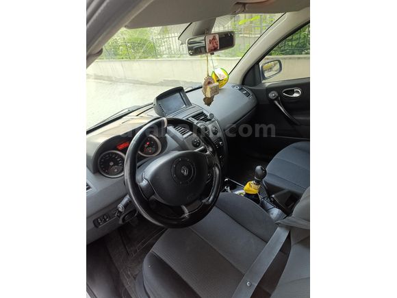 Sahibinden Renault Megane 2.0 Dynamique 2006 Model  330.000 km Bej
