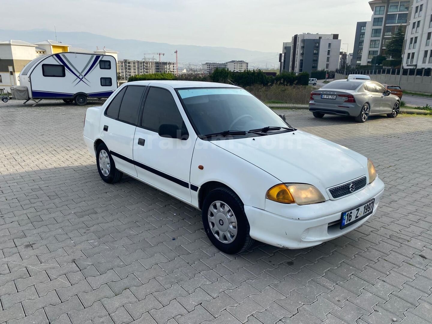 Sahibinden Suzuki Swift 1.3 GLX 2001 Model Bursa 252.000 km Beyaz 3