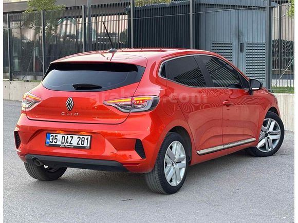  Renault Clio 1.0 TCe Evolution BOYASIZ 2024 Model İzmir
