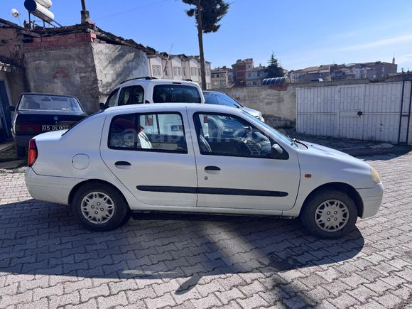 Sahibinden Renault Clio 1.4 RNA 2000 Model