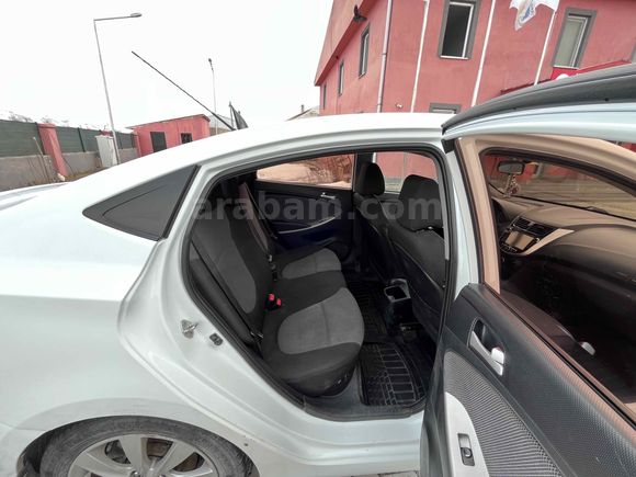 Sahibinden Hyundai Accent Blue 1.4 CVVT Mode Plus 2013 Model 