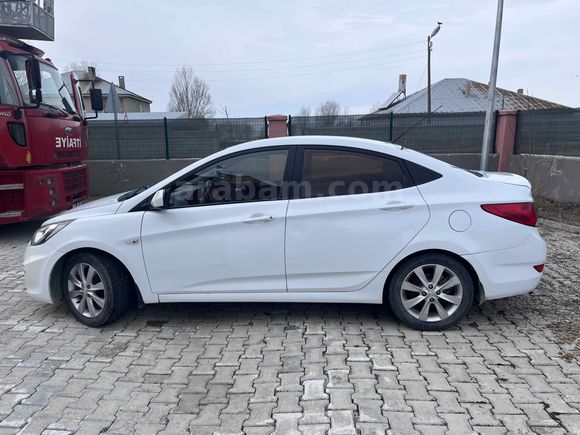 Sahibinden Hyundai Accent Blue 1.4 CVVT Mode Plus 2013 Model 