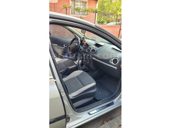 Renault Clio 1.5 dCi Authentique 2011 Model